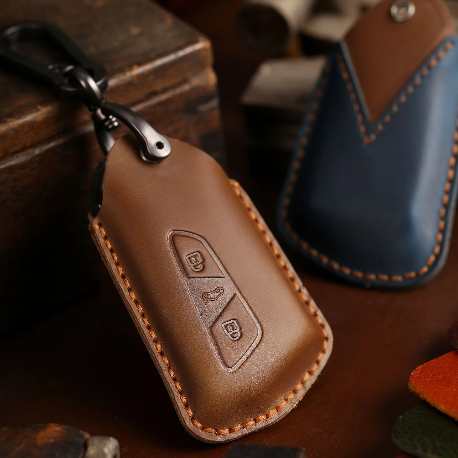 Volkswagen Handcrafted Genuine Leather Car Key Fob Case Cover Forc, ID.3, ID.4, Skoda Octavia, SEAT Leon MK4, Cupra Formentor - Image 8